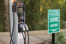 03.news.EVstations.01.rgb.cky