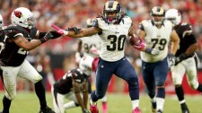 100415-NFL-rams-gurley-runs-past-johnson-ahn-PI.vadapt.620.high.74