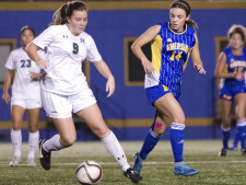 sports.UCRHawaiiWomensSoccer.06.BrittanyMata.CMYK.jl-2