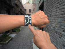 hand wear smartwatch with map guide on street background