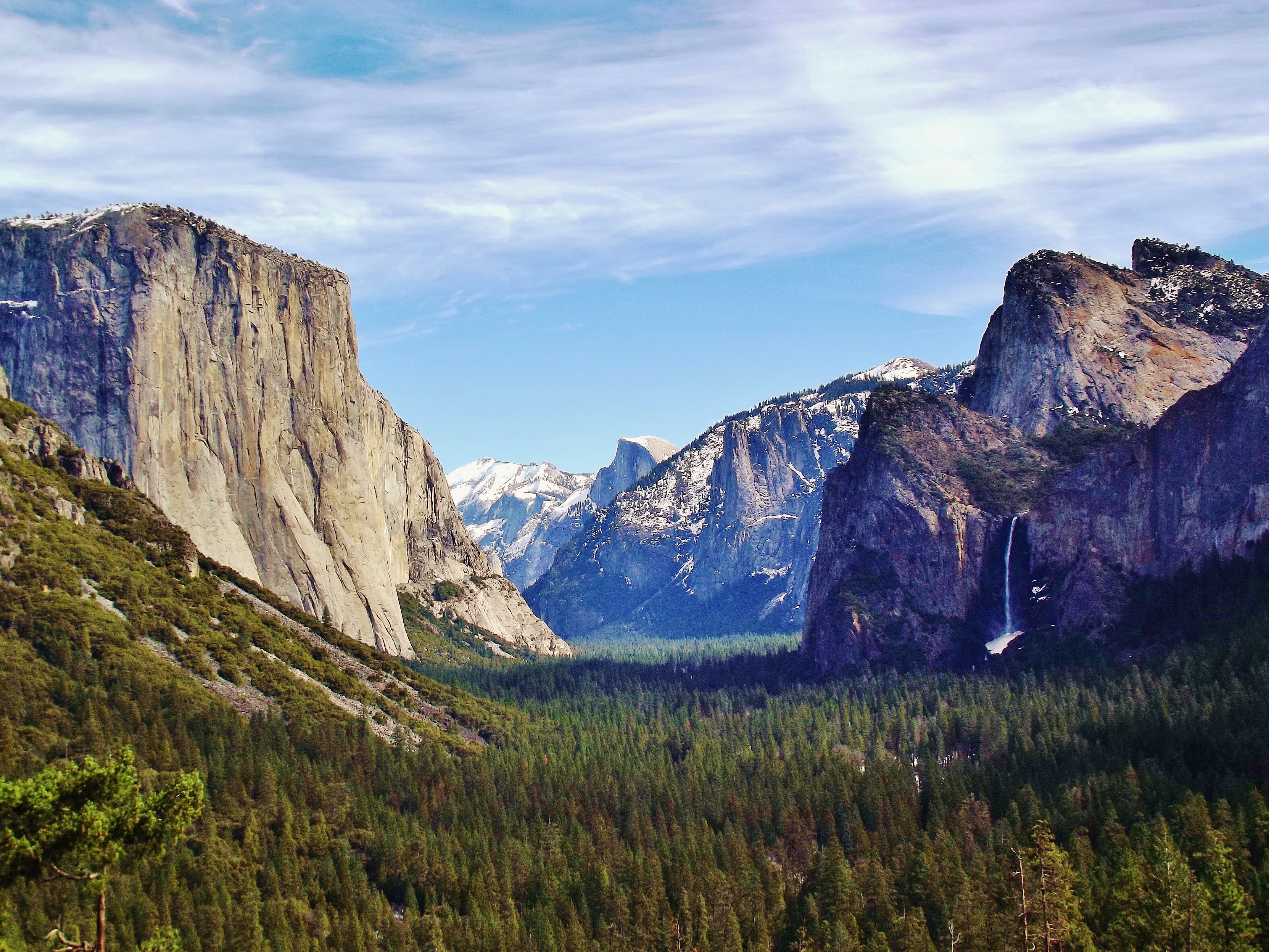 Yosemite_Valley_from_Wawona_Tunnel_view,_vista_point.