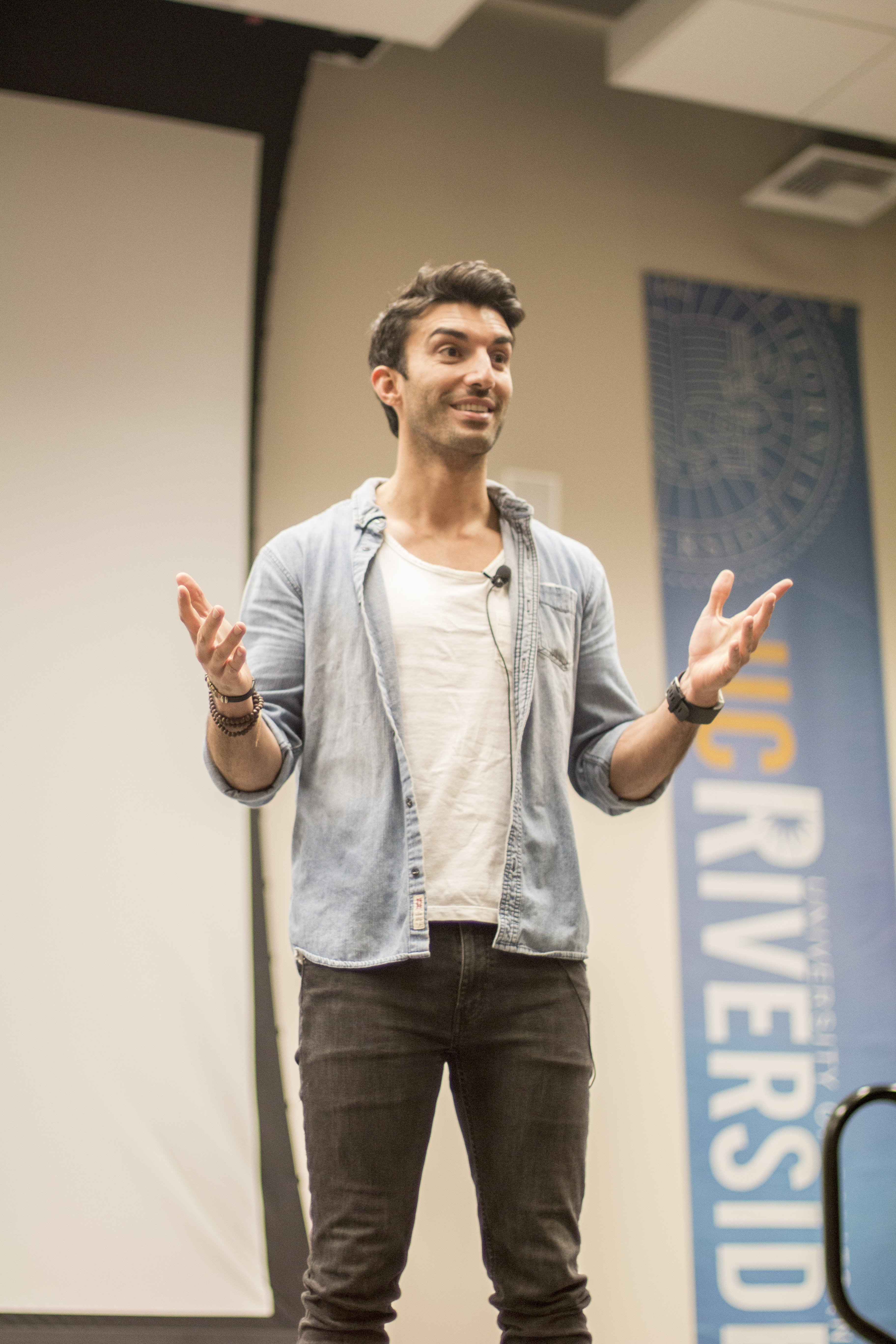 features-justinbaldoni-04-bc