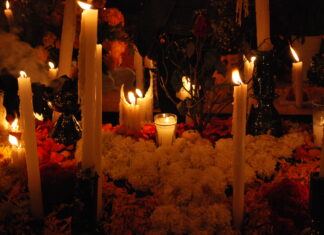Feat_Day of the Dead2_Courtesy of J Mndz via Wikimedia Commons under CC BY-SA 2.0