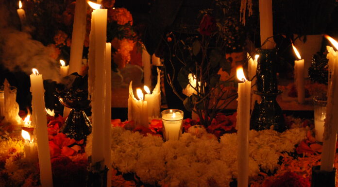 Feat_Day of the Dead2_Courtesy of J Mndz via Wikimedia Commons under CC BY-SA 2.0
